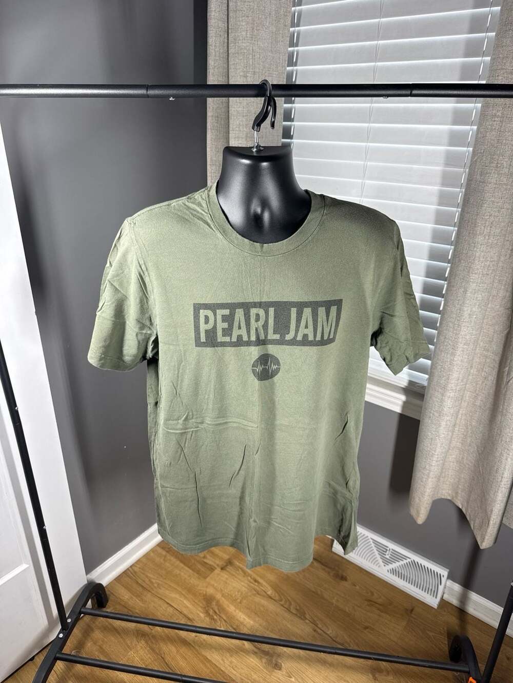 Pearl Jam 2022 World Tour Heartbeat Logo Graphic T-Shirt Army Green XL